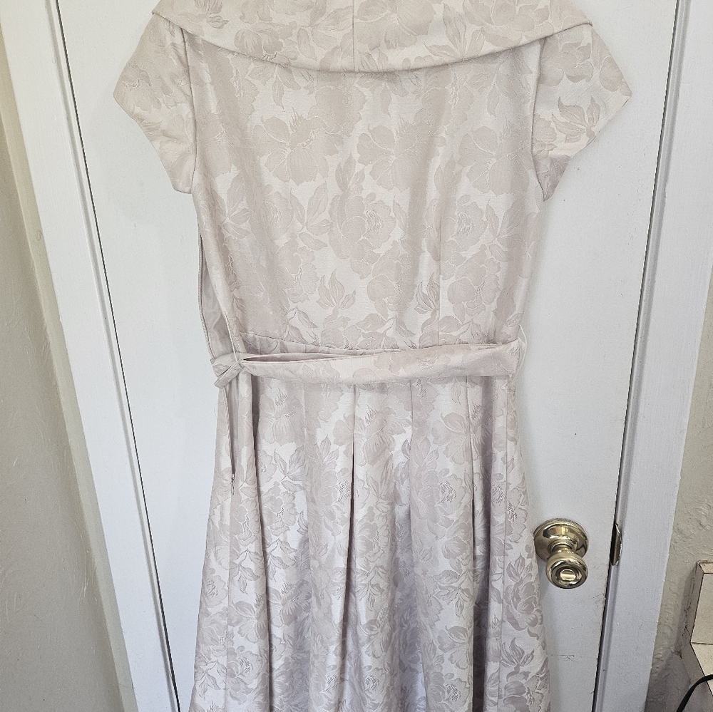 Willow Glenn floral dress - Picture 3 of 3